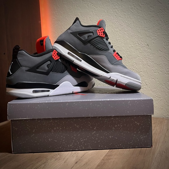 Air Jordan 4 Retro ‘Infrared’ - Picture 1 of 7